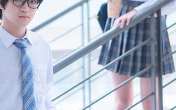 Akisoso秋楚楚‘底裤不见了’新cos，粉色透明女仆让秋天太过喧闹