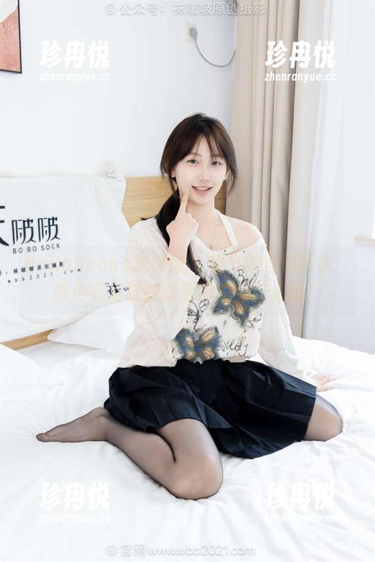 BoBoSocks袜啵啵 - 稚予的穿搭哲学：黑色五指袜能改变你的电脑桌面！