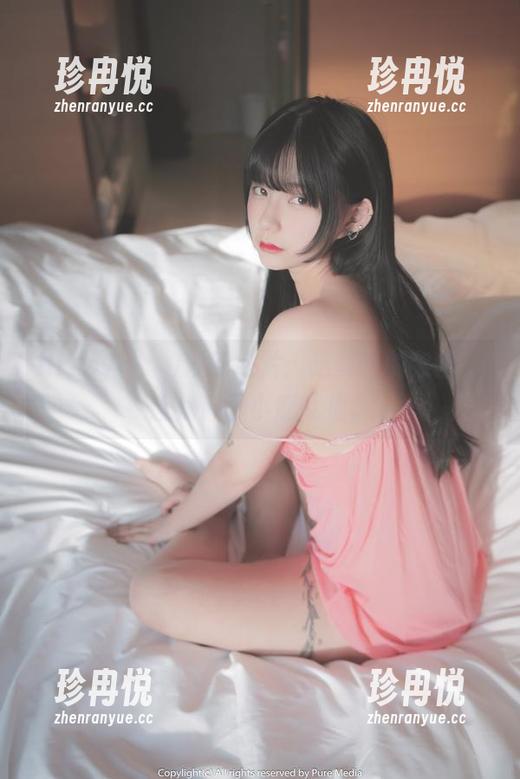 Hizzy(히지)最新照片：这夏日的热度，让我心里小鹿乱撞。