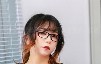 Leah梓未的教室禁忌秘笈，图集免费拿，谁敢不看？