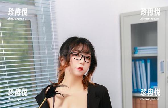 Leah梓未的教室禁忌秘笈，图集免费拿，谁敢不看？