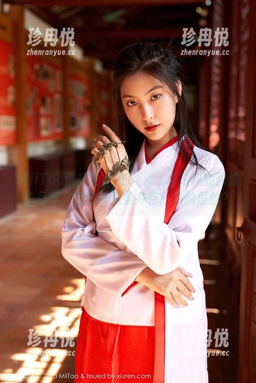 MiiTao蜜桃社-Cris_卓娅祺 MiiTao蜜桃社 - 在Cris_卓娅祺的豹纹作品里,野性与温柔并存!真的假的?