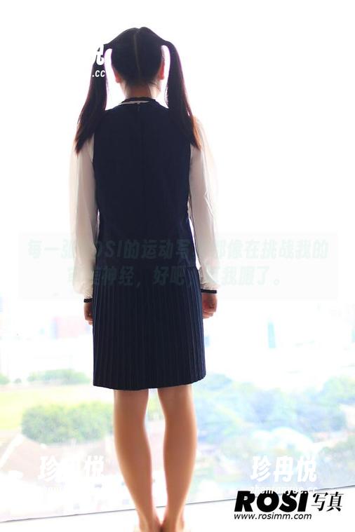 每一张ROSI的运动写真都像在挑战我的审美神经，好吧，算我服了。