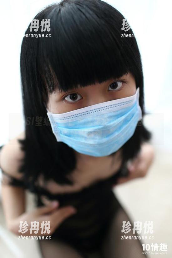 ROSI壁纸——白色丝袜承包了我整个人的妩媚时刻。