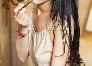 TouTiao头条女神 – 李梓熙的私拍，黑丝腿神降临，视觉饕餮好像不止于腿？
