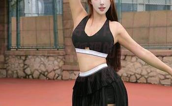 Xiuren秀人网 – 导致节日狂欢的罪魁祸首——FoxYini孟狐狸的圣诞写真集，准备下载了吗？