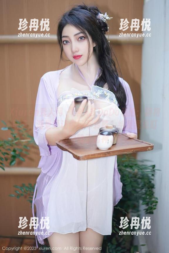 Xiuren秀人网-养乐多DoDo Xiuren秀人网 - 养乐多DoDo私拍:旗袍虽美,湖景更让你目不转睛,结果我竟盯着湖边的鸭子出神了!