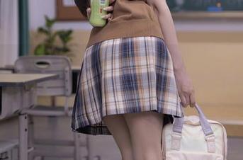 Xiuren秀人网 – 看涵涵Luna如何在泳装合集里捣蛋，把每一张图片都玩出花！