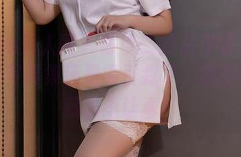 Xiuren秀人网 – 陈以二的白得有点冒人。不过写真集还是吸引我了，原图呢，别藏着不让看！