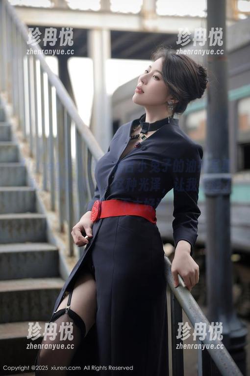 Xiuren秀人网-麻吉小兔子 Xiuren秀人网 - 麻吉小兔子的油亮写真,我分享给你们,这种光泽,让我想起了……呃,不太好说!