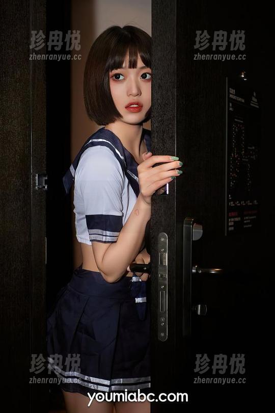 YouMi尤蜜荟 - 别问了，合法萝莉的长腿合集值不值得看