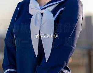 裸足的Zyra秋，下载这份作品就像偷了她的一点风格，嘿嘿。