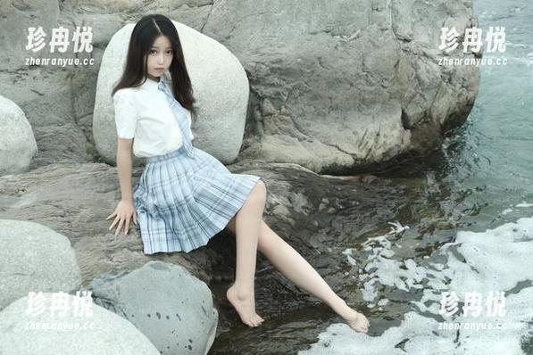 eloise软软在水里翻滚，穿着蕾丝，图包里的美感我都不知道该怎么看了！