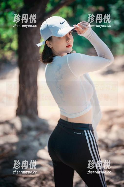 说真的，yeeun孙乐乐穿黑色肯定是有意而为，她总能cos出我的小心思，哈哈。