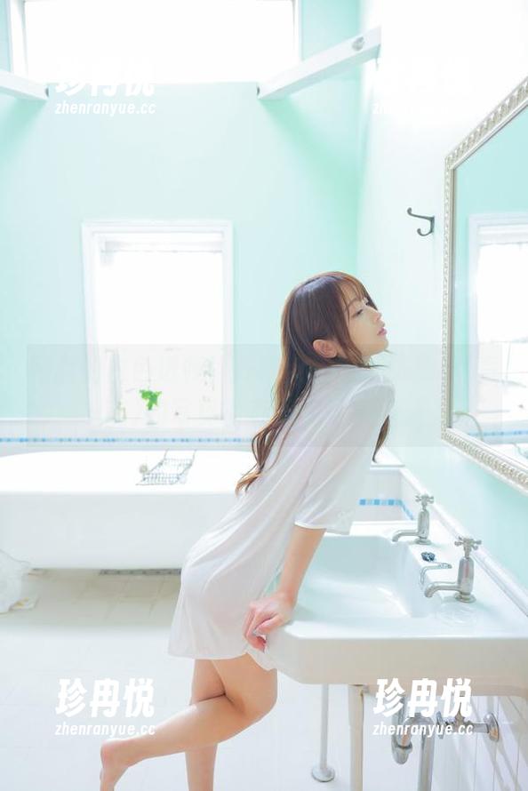 网盘的白色透视，养眼又治愈，いくみ(育美)的写真简直是视觉享受。