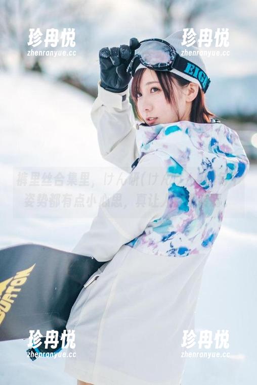 裤里丝合集里，けん研(けんけん)的每个姿势都有点小心思，真让人目不转睛。
