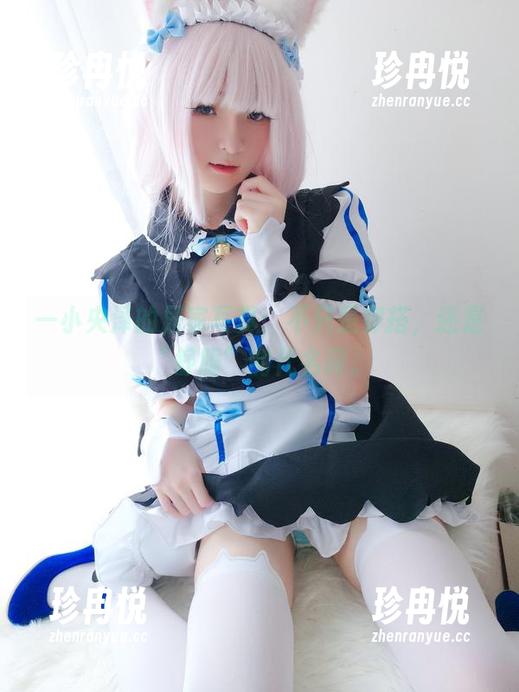 一小央泽 一小央泽的居家写真:不只是穿搭,还是“舒服”的代名词。