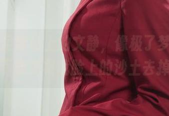 丽柜 – 足球场上的文静，像极了梦中的美图，下载先将我脸上的沙土去掉哈！