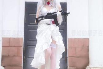 五更百鬼的女仆写真：下载吧，看她的裙子在动