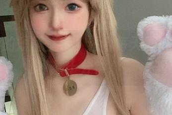 倦倦喵的短裙壁纸，适合每天醒来时盯着看十分钟。