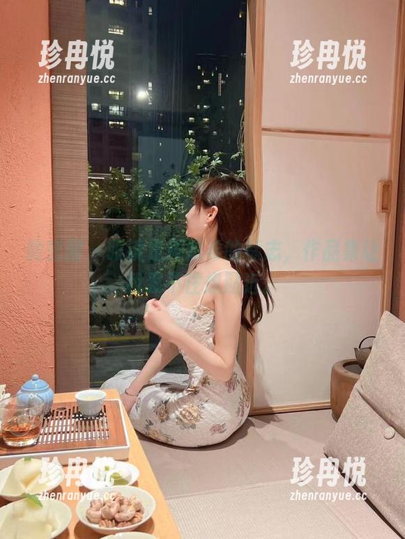 微密圈 - 眼镜是周妍希的标志，作品集让我忍不住想贴近。
