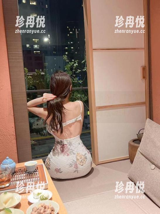 微密圈 - 图册里的周妍希少女，画面归画面，她眼神里的趣味倒是吸引人