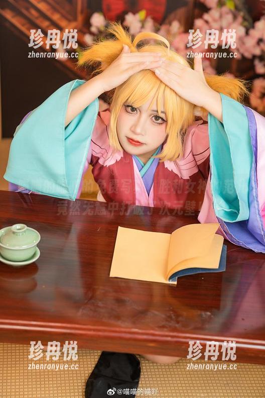喵喵的喵吖的免费写真，胜利女神的范儿竟然无意中打破了次元壁！