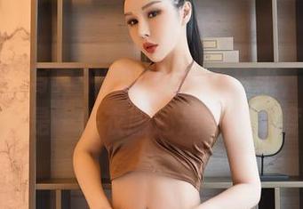 嗲囡囡 – 写真中的waya小帝姬，制服不只是一件衣服还是一种态度
