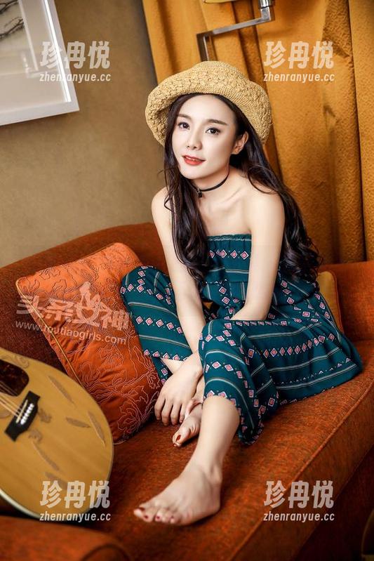 头条女神 - 瑞宝儿的全套图集：镂空的不止是衣服，还有我的思维！