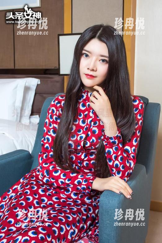 头条女神 - 钟晴的图片，风里带着“晴”的味道，下载后是不是能变得快乐点？