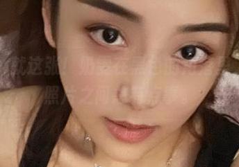 微密圈 – 就这张！奶雯在黑色的角落里，原图和照片之间总有点事。