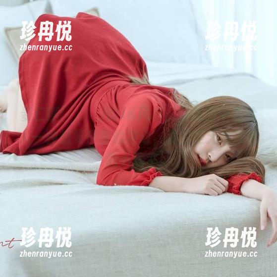 姜仁卿(강인경)的JK风格，在美图中总给人一种想要停留的冲动，真的是无意发现的小确幸。