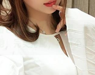 这高清图包里的小女巫露娜，连身袜配上她，完美搭配，真受不了！