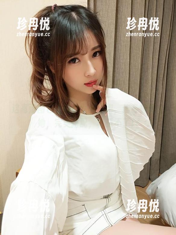 小女巫露娜 这高清图包里的小女巫露娜,连身袜配上她,完美搭配,真受不了!