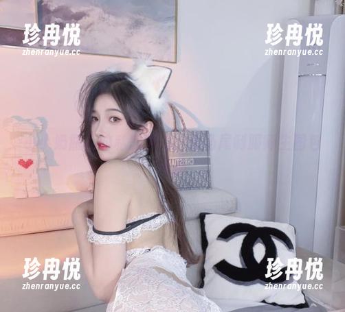 小小奶瓶儿的私房魅力：双马尾制服师生图包揭秘