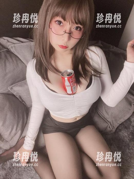 小泉学姐吖 高清女孩写真,小泉学姐吖清新的风格让人轻松致敬青春活力。