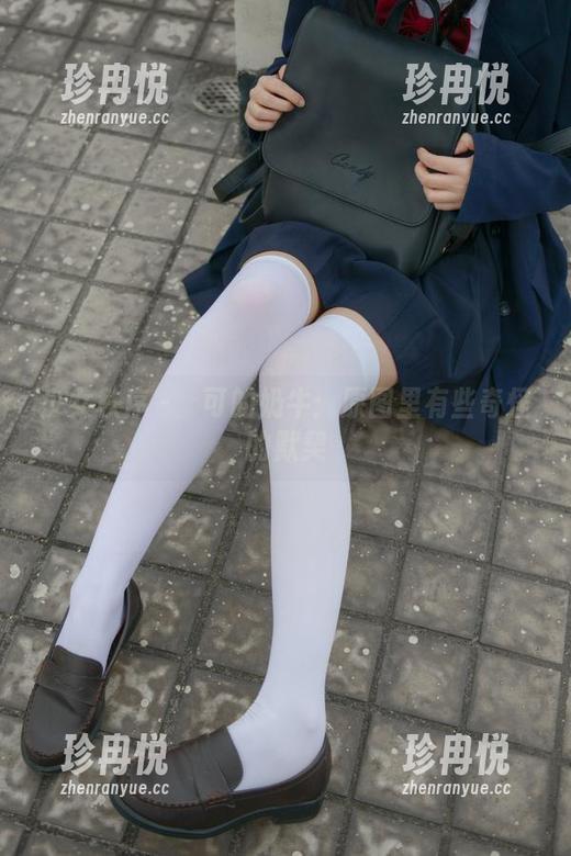 少女秩序 - 晞可的奶牛：原图里有些奇怪的默契