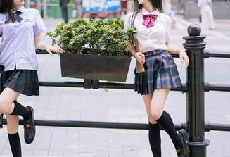 尤蜜荟 – 运动与娜露Selena：图包里的乐趣与汗水交织