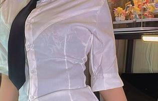 微密圈 – 在张思允nice的泳池作品里，水波荡漾的样子，完全没忍住，直接下载。