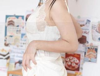 柒柒要乖哦的高跟鞋写真，说是女神下凡，心里其实在想这鞋子应该多练习练习！