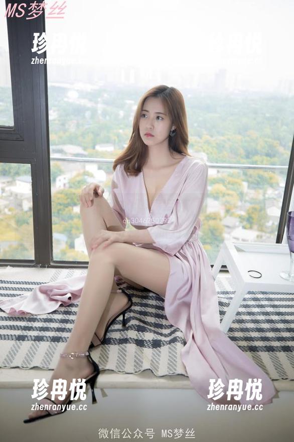 梦丝女神 - 苏柔的制服写真，一个不太靠谱的视觉派对。