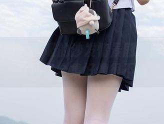 森萝财团 – 吸吸的沙发情景剧：旗袍美少女网盘合集好像很不错