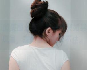 樱晚gigi的美图分享，如一阵突如其来的书香风暴，想闻却偏偏抓不住。