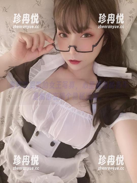 次屁啦 看完次屁啦的女王写真,心里琢磨她是不是偷偷在搞个隐秘派对。