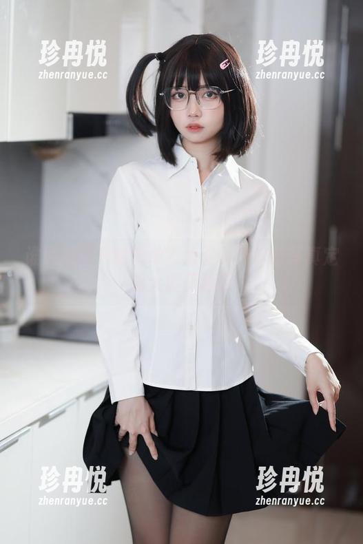 谁说短裤只能简单？洛桑w伊梓的写真定制大胆而独特