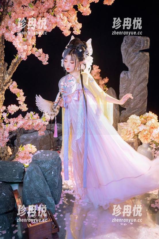 高清照片，爆机少女喵小吉如何在赛博朋克的边缘打滚