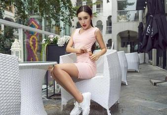 爱丝 – 小茹的牛仔裤，写真界的新晋小明星，图包不看可惜喔！
