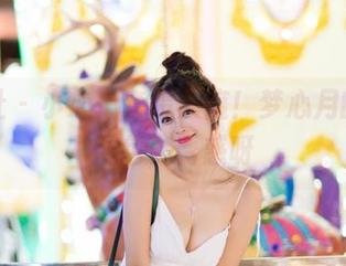 爱蜜社 – 小心，套装入魔！梦心月的私拍图包，诱惑呀