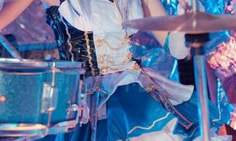 精选白莉爱吃巧克力的‘小舞’：这个踢腿，我站不住了！