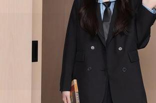 秀人网 – Cris_卓娅祺空乘制服装扮——肉丝美腿的官方出道资源，准备好追星了吗？